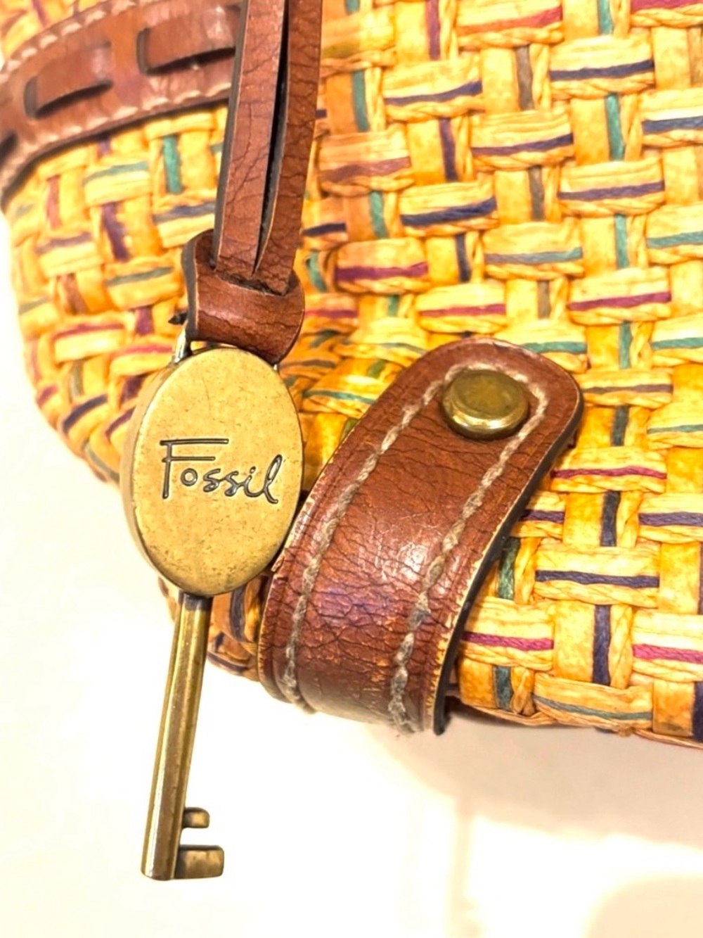 Vintage FOSSIL Brown Leather
Woven Basket Bag Handbag
Purse w/ Key Charm - Picture 3 of 12